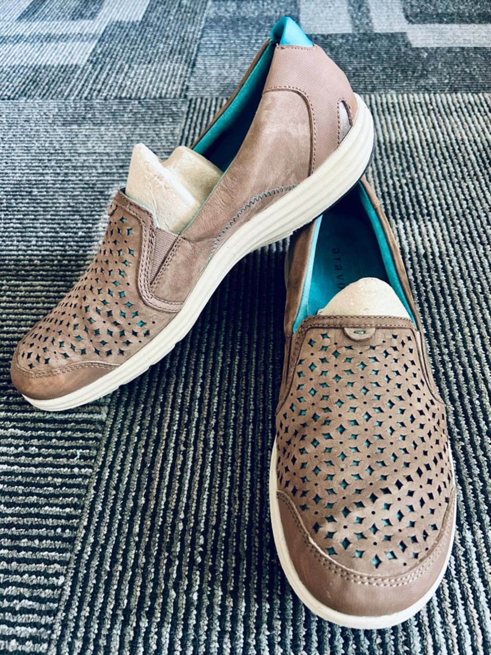 Aravon Brown Teal Bonnie-AR Cut Out Slip On Sneakers, size 11 AA Narrow